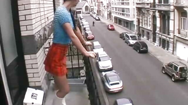Un collègue a déménagé à la maison pour jouer film streaming adulte gratuit son jeu.