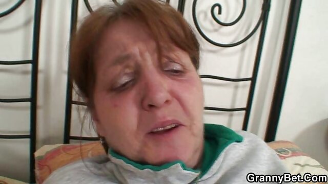 Femme film manga adulte adulte avec homme dans différents trous humides