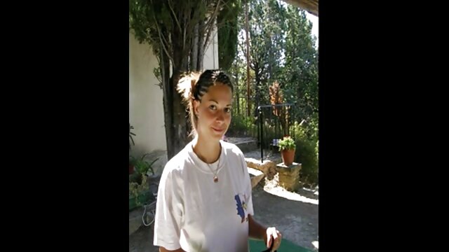 Belle Latina jouant avec de gros video adulte porno seins pour du bon sexe.