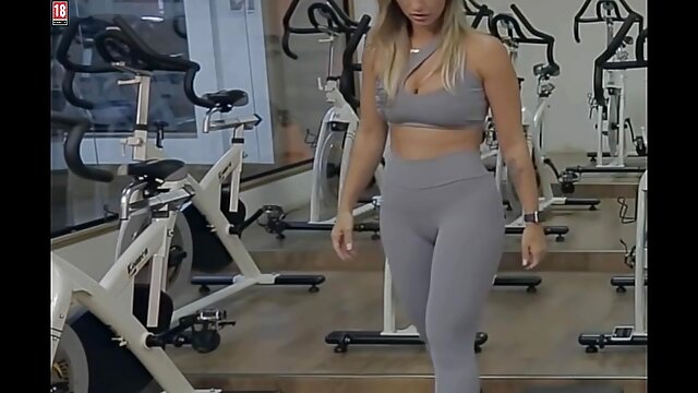 Les bites ont une pipe film adulte xxl passionnée et inattendue de jeunes asiatiques.