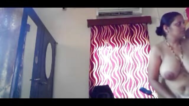 Un film de caméra cachée, papystreaming adulte un couple amateur amoureux.
