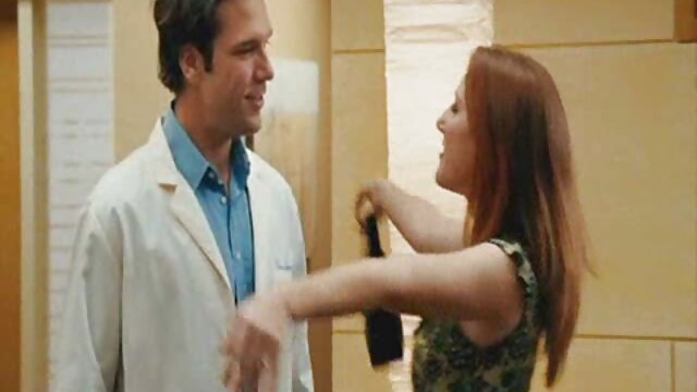 La film adulte hd fille liée est obligée de lui montrer L. et suce le phallus.