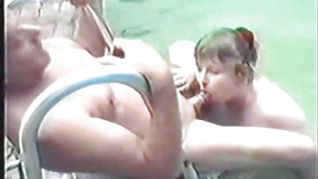 Vieil homme vide avec des lunettes . sexe jeune asiatique pornogystyle Levrette film erotic adulte . et il est long.