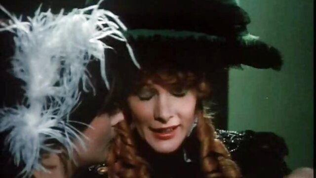 La chatte poilue pleine de chatte d'une femme au foyer adulte est apparue sous sa culotte et a immédiatement reçu film en streaming adulte un gode.