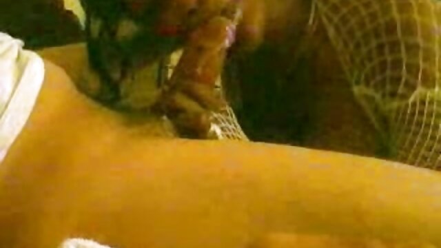 Grown housewife baise adulte movie un jardinier et un chauffeur Dans sa propre cuisine.