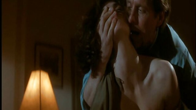 Jeune, gros film adulte francais en streaming seins Modèle porno en blouse transparente séduit un homme pour le sexe